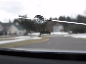 damaged-windshield-1413040