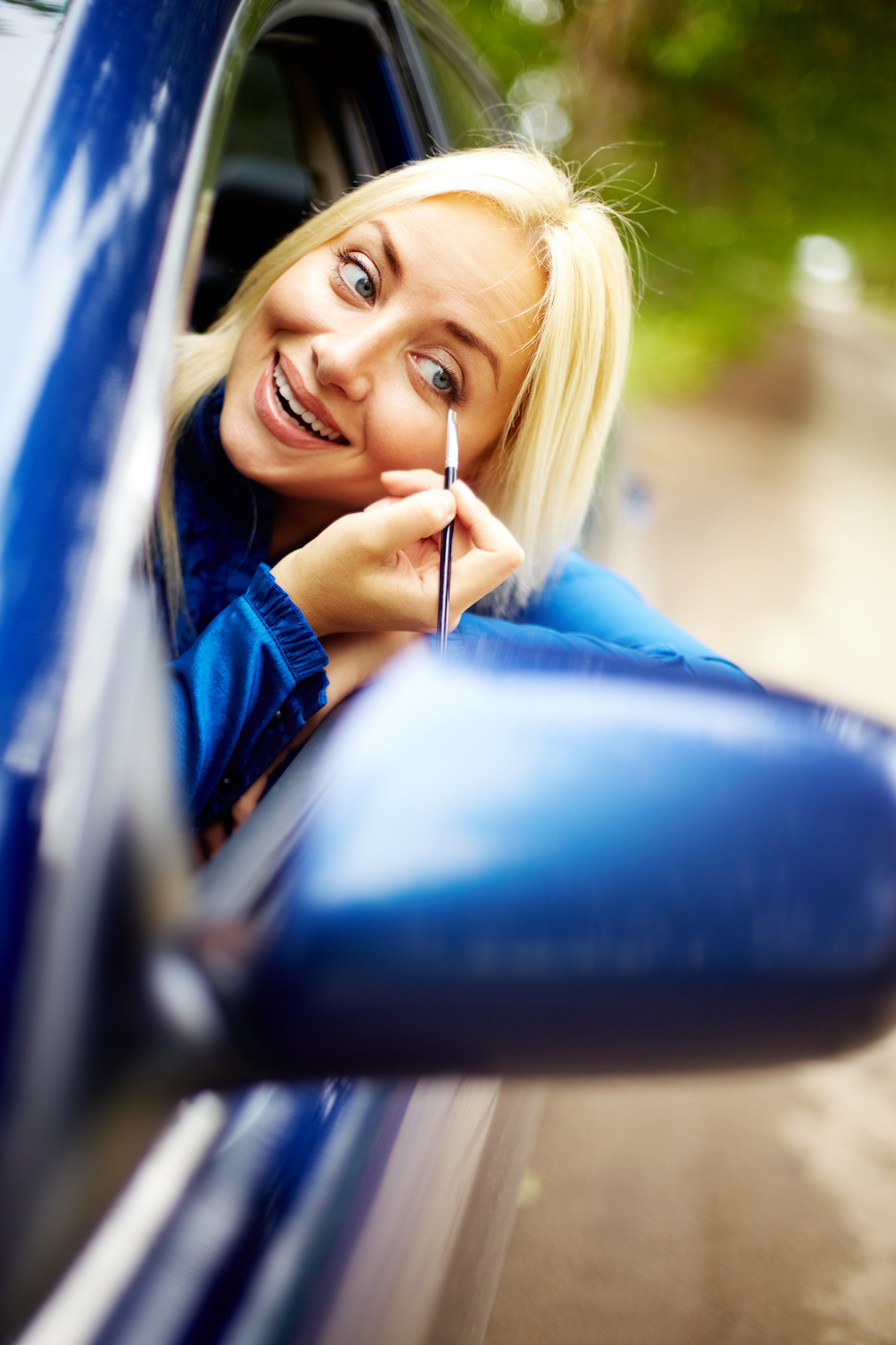 doing makeup and driving