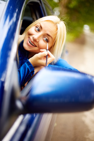 doing-makeup-and-driving