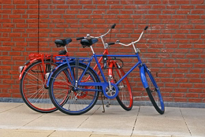 red-and-blue-bikes-1559806
